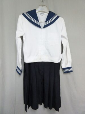 脱ぎっぱなしの制服
