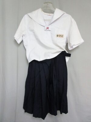 脱ぎっぱなしの制服