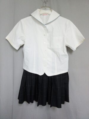 脱ぎっぱなしの制服
