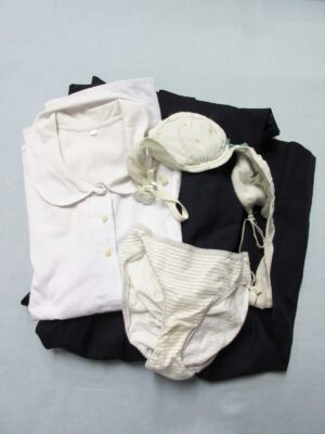 『脱ぎっぱなし』 制服&下着