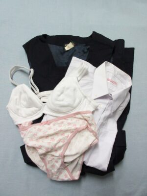『脱ぎっぱなし』 制服&下着