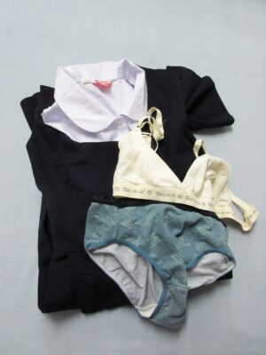 『脱ぎっぱなし』 制服&下着