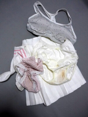 『脱ぎっぱなし』 テニス衣類＆未洗濯の下着