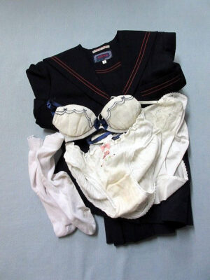 『脱ぎっぱなし』 制服セット＆未洗濯の下着