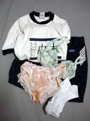 『脱ぎっぱなし』 体操服・ハーフパンツ&未洗濯の下着